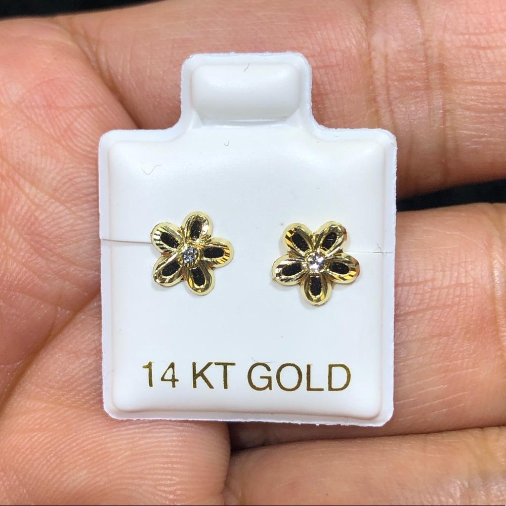 14 Karat Solid Gold Flower Cz  Earring.